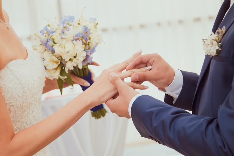 Couple Gets Married At Ruoff Music Center During Concert [VIDEO]