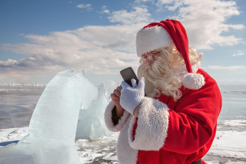Your Kids Can Get Weekly Texts From Santa Claus