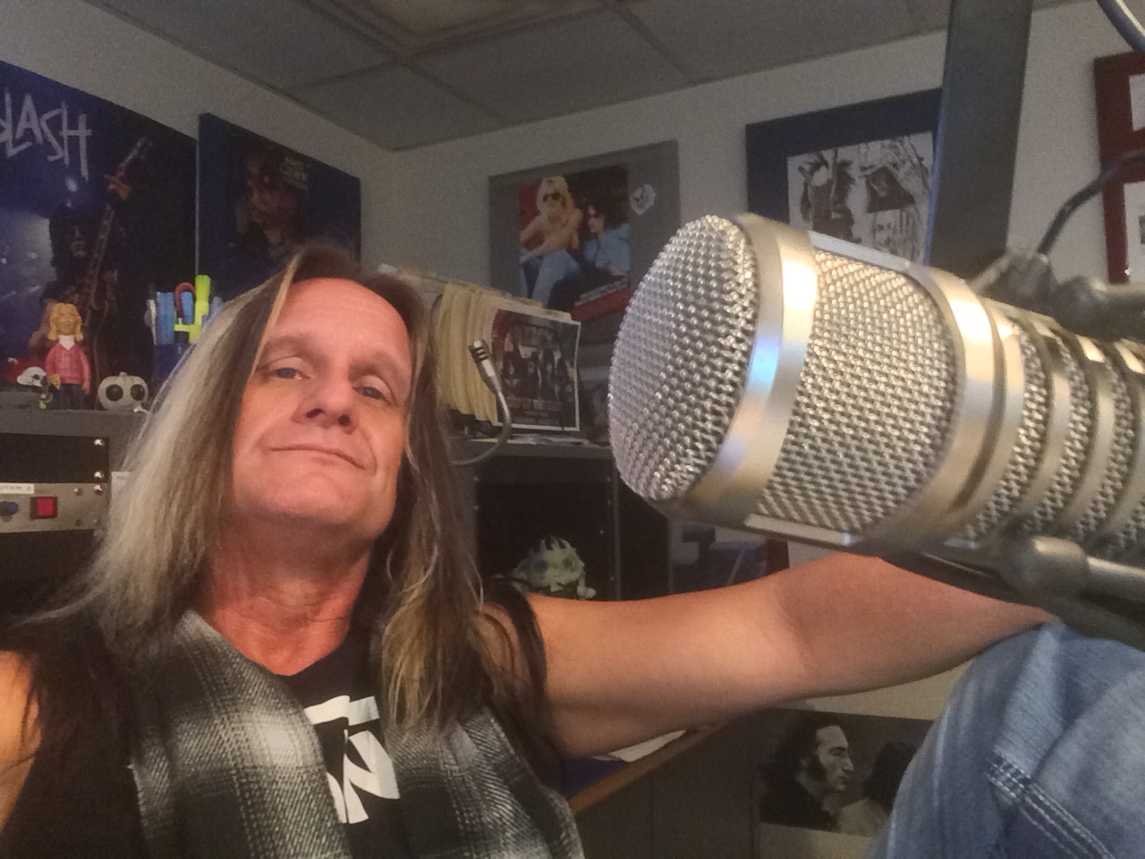 Check Out The World’s Largest Belt Buckle! WJJKFM