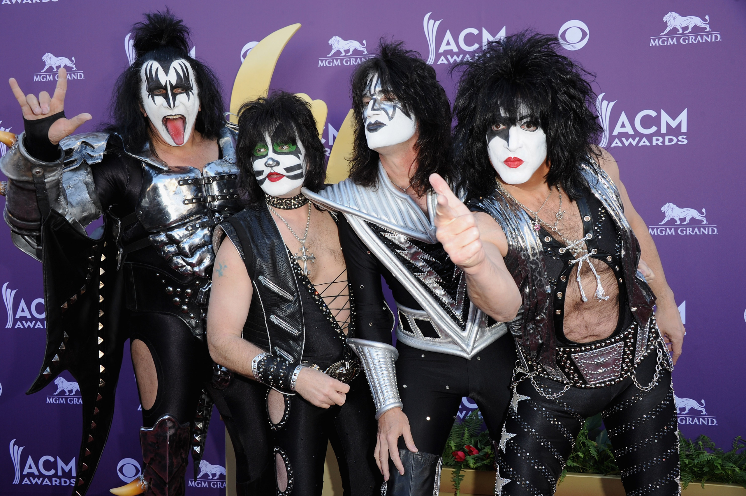 Ace Frehley’s First Hand Drawn KISS Logo To Be Auctioned Off This Month