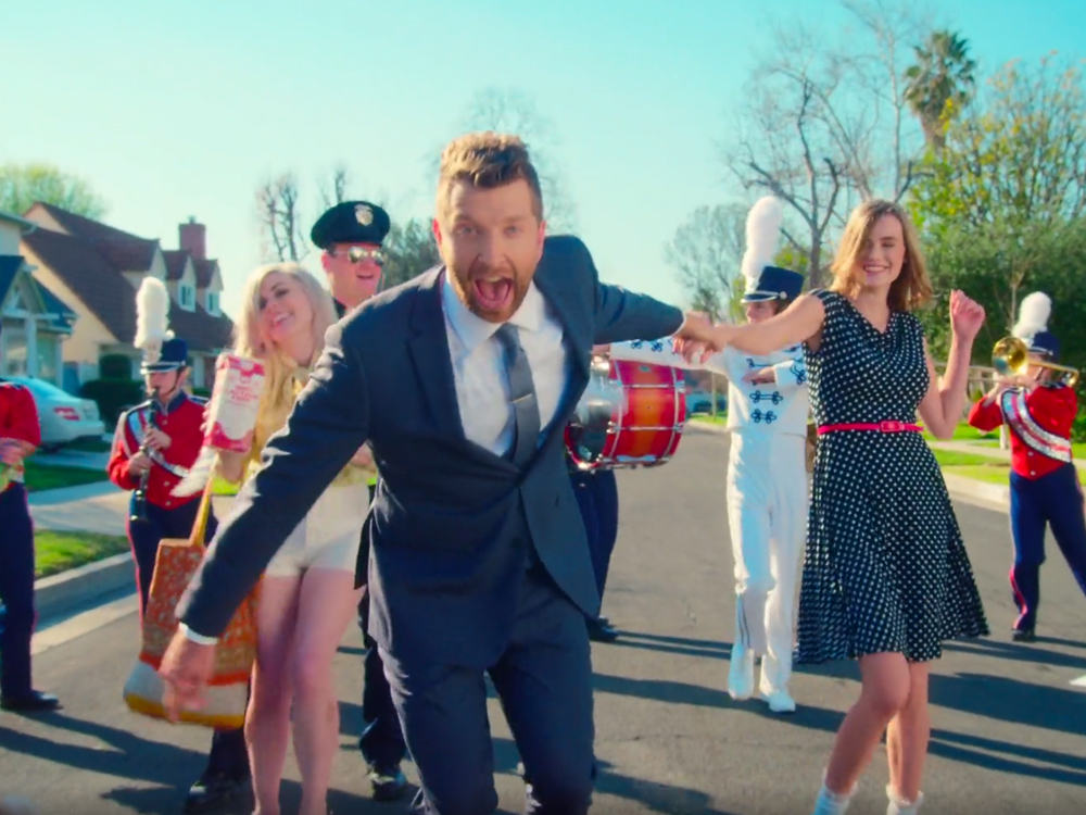 Watch Brett Eldredge’s Chaotic New Video for “Somethin’ I’m Good At”