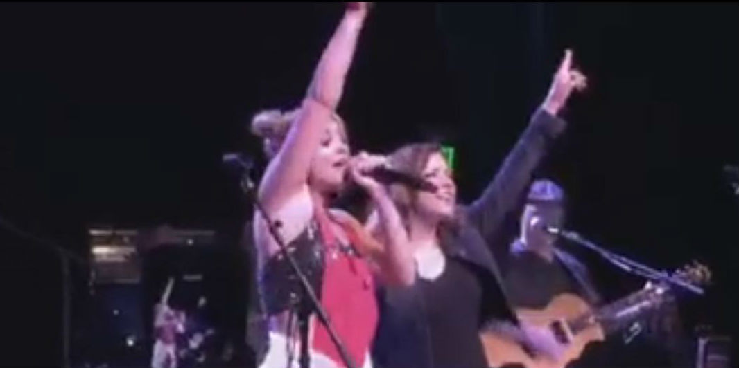 Lauren Alaina And Martina McBride Sing “This One’s For The Girls” [VIDEO]