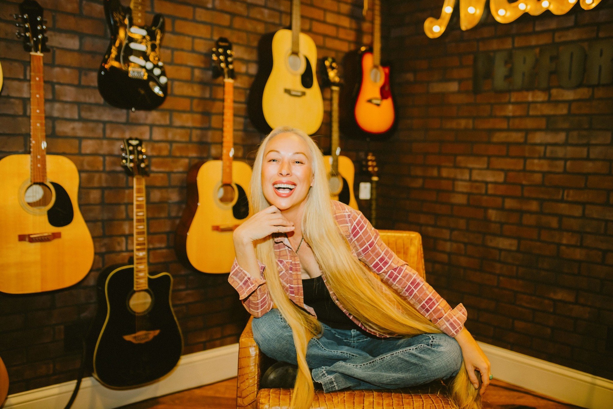 Country Nights Live With Bev Rainey | 103-3 Country.