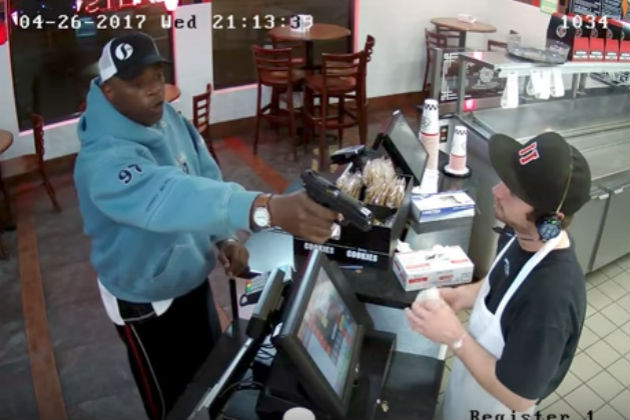 Cashier is Super Chill in the Midst of an Armed Robbery [VIDEO]