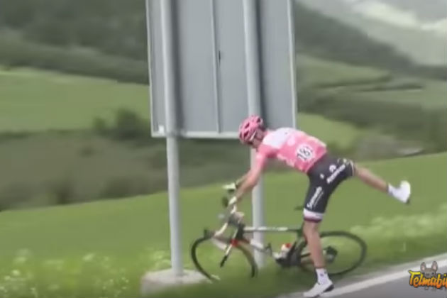 This Cyclist Pulled Over in the Middle of a Race to ‘Take a Dump’ [VIDEO]