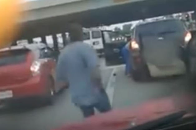 Man Steals Car While Two Women Fight On the Highway [VIDEO]