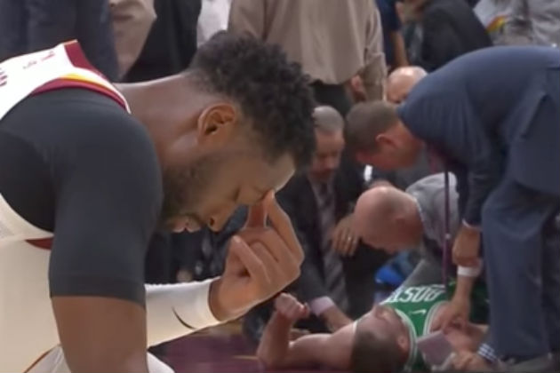 Watch Gordon Hayward Break His Leg During the NBA Season Opener [VIDEO]