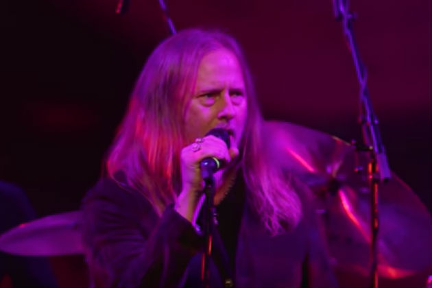 Jerry Cantrell, Krist Novoselic Help Pay Tribute to The Doors in Seattle [VIDEO]