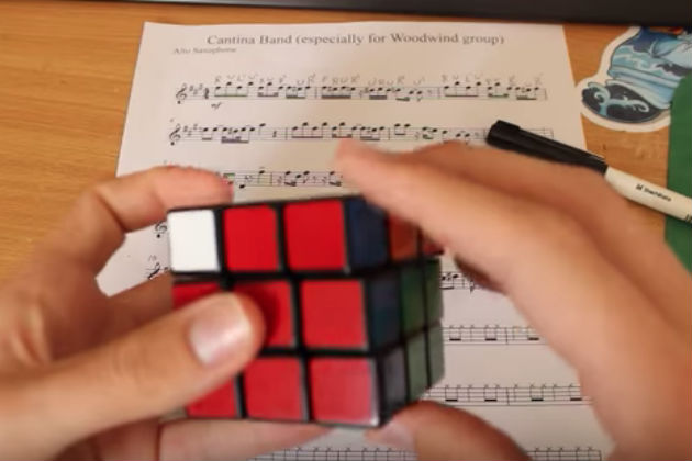 Watch This Guy Perform the ‘Cantina Theme’ On a Rubik’s Cube While Solving It [VIDEO]