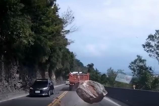 Watch This Car Narrowly Avoid Falling Boulder in Taiwan [VIDEO]