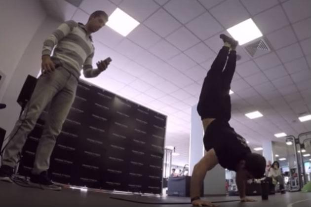 This Guy Set the Guinness Record for Most Handstand Pushups [VIDEO]