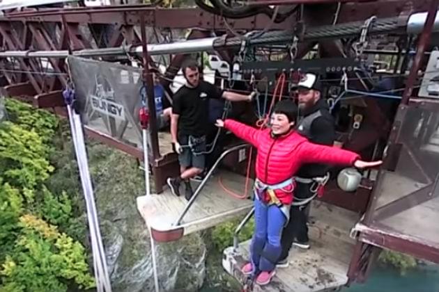 Watch This Chinese Tourist Not Understand How Bungee Jumping Works [VIDEO]