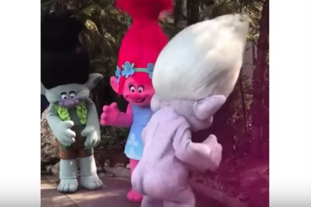 Universal Studios Orlando Has a Troll That Farts Glitter [VIDEO]