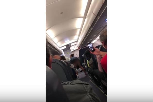 This Woman Got Kicked Off a Flight and Mooned the Cabin On the Way Out [VIDEO]