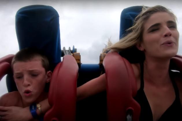 This Kid Got His Balls Squeezed On the Slingshot Ride [VIDEO]