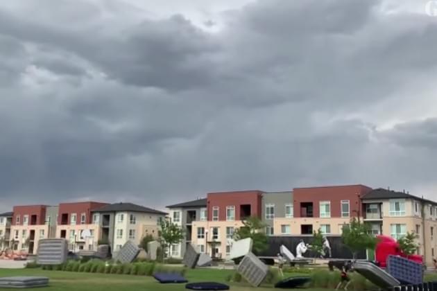 Strong Winds Send These Air Mattresses Flying Through a Park [VIDEO]