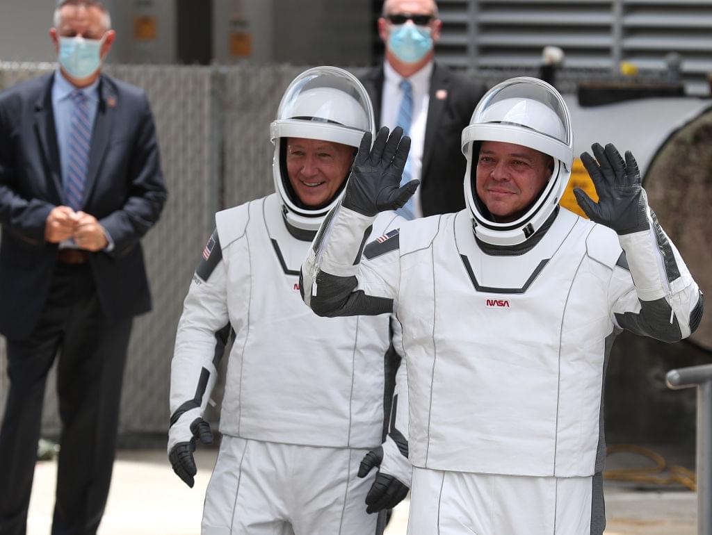 Take a Tour of the SpaceX Crew Dragon Spacecraft with Astronauts Bob and Doug [VIDEO]