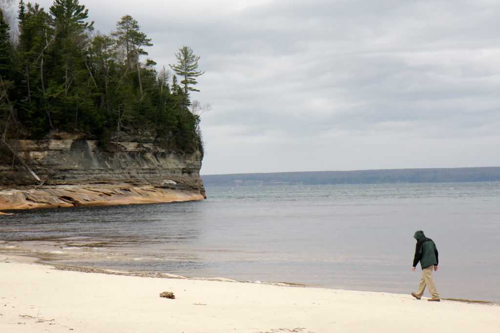 Boaters Catch the Exact Moment a Cliff Collapses Into Lake Superior [VIDEO]