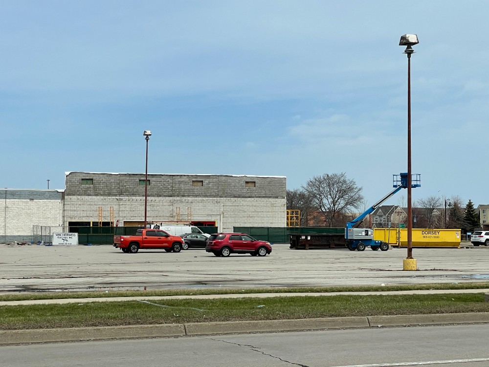 The Former Toys “R” Us Building In Saginaw Doesn’t Look Like a Toys “R” Us Anymore