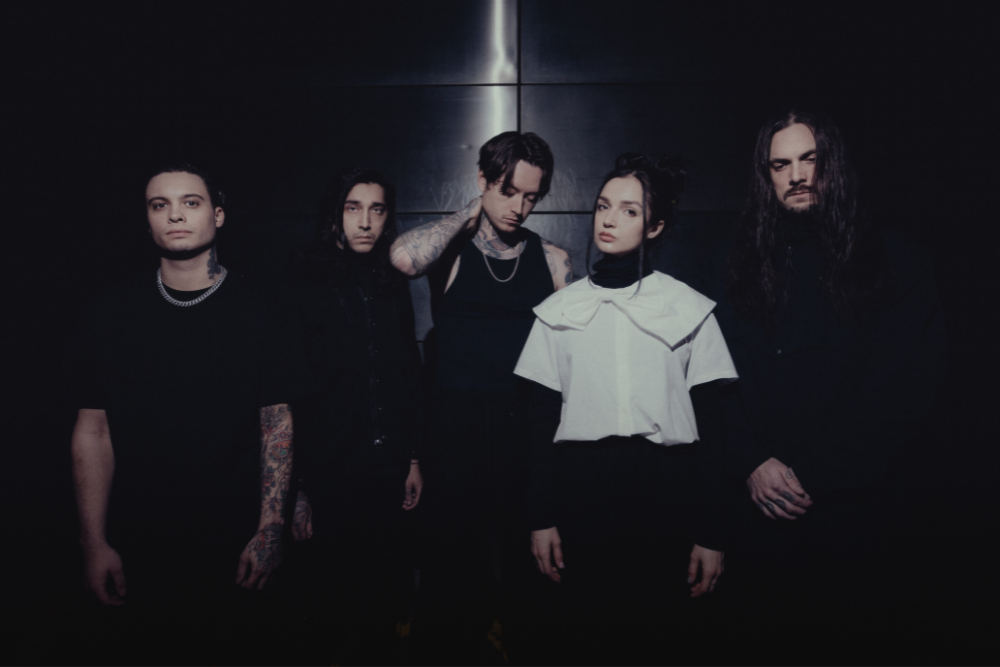 Bad Omens Joined By Poppy For Live Performance of ‘V.A.N.’ in Europe [VIDEO]