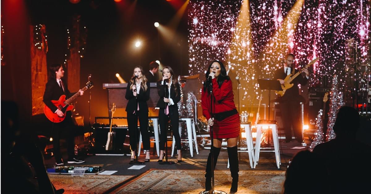 Exclusive: Sara Evans Performance of “Run, Run, Rudolph”