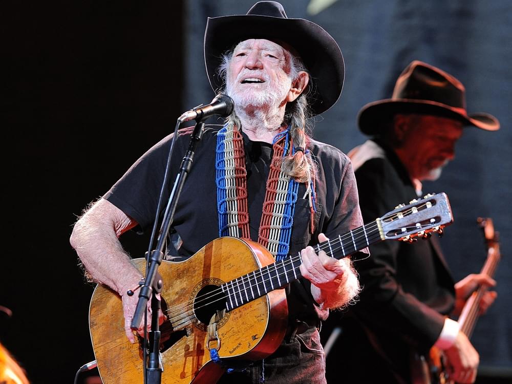 Willie Nelson Cancels Tour Dates Due to “Breathing Problem”