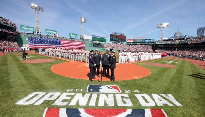 Red Sox honor 2004 championship team, Tim Wakefield’s family ahead of home opener