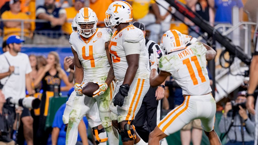 Vols Climb to 15 in AP Poll, 16 according to Coaches’ Poll