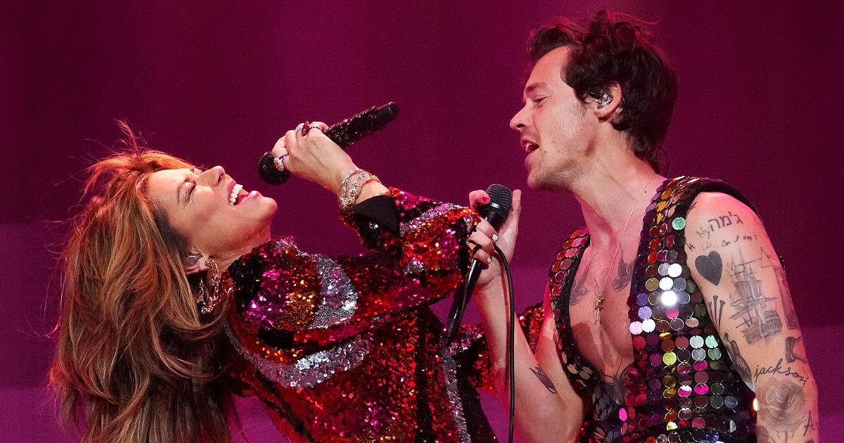 Shania Twain Helps Harry Styles Feel Like A Woman at Coachella 2022