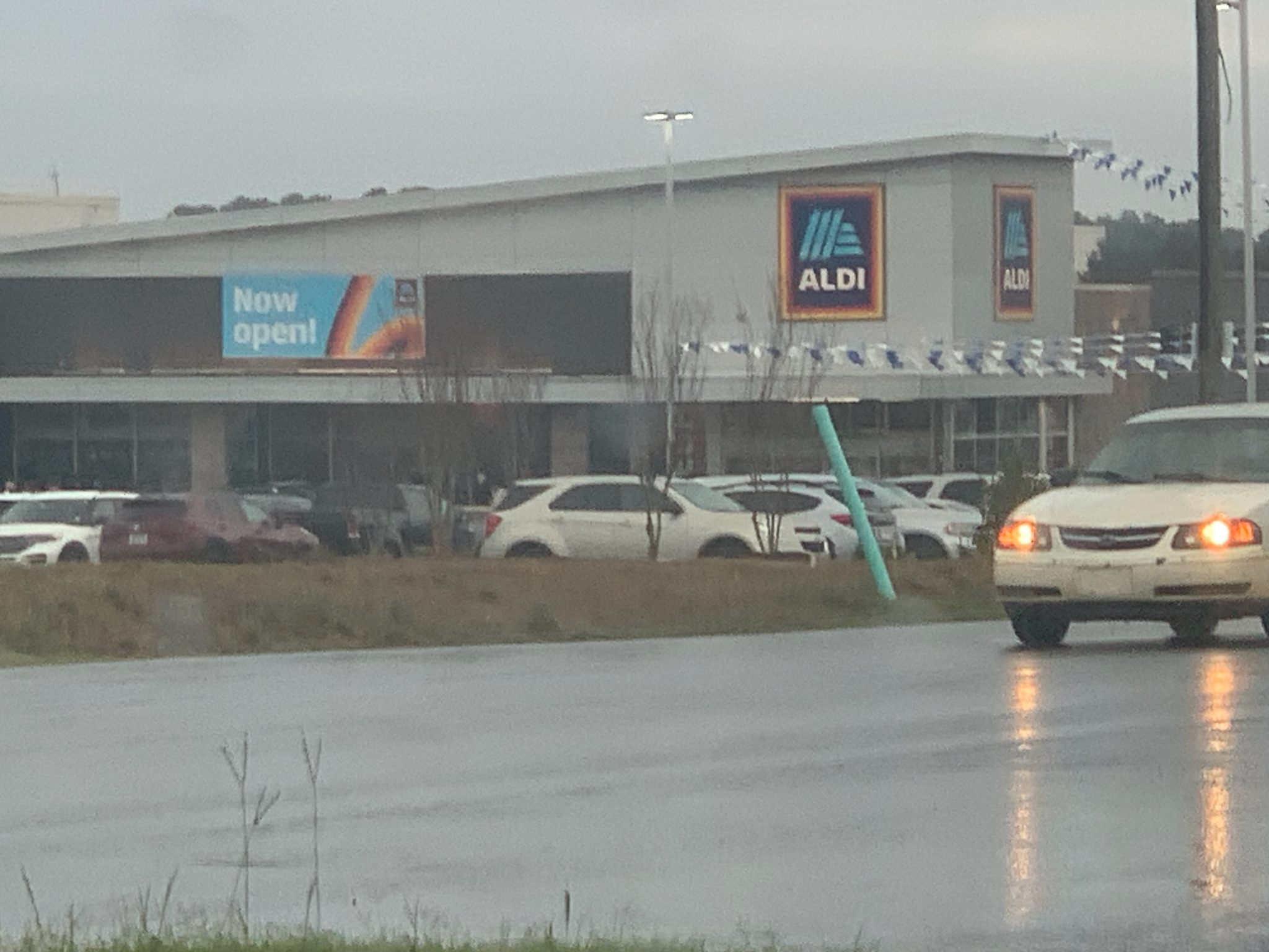 New Grocery Store Opens in Shreveport with Huge Crowds