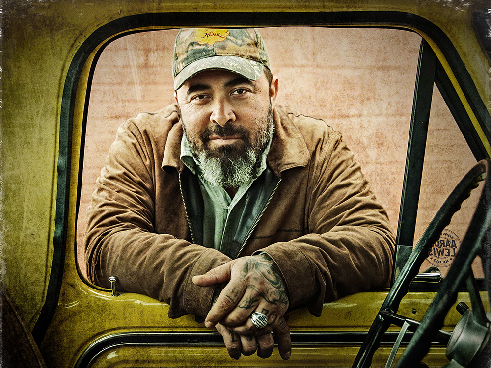 Aaron Lewis Questions Country Music With New Single, “That Ain’t Country”