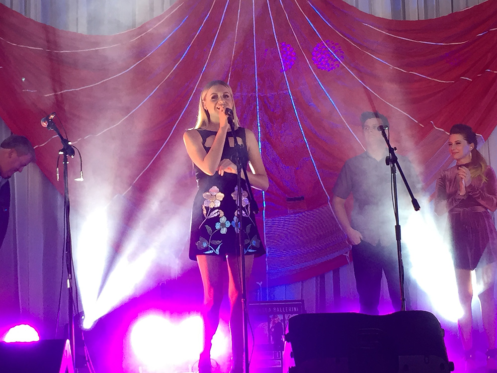 Kelsea Ballerini Soars at No. 1 Party for “Peter Pan”