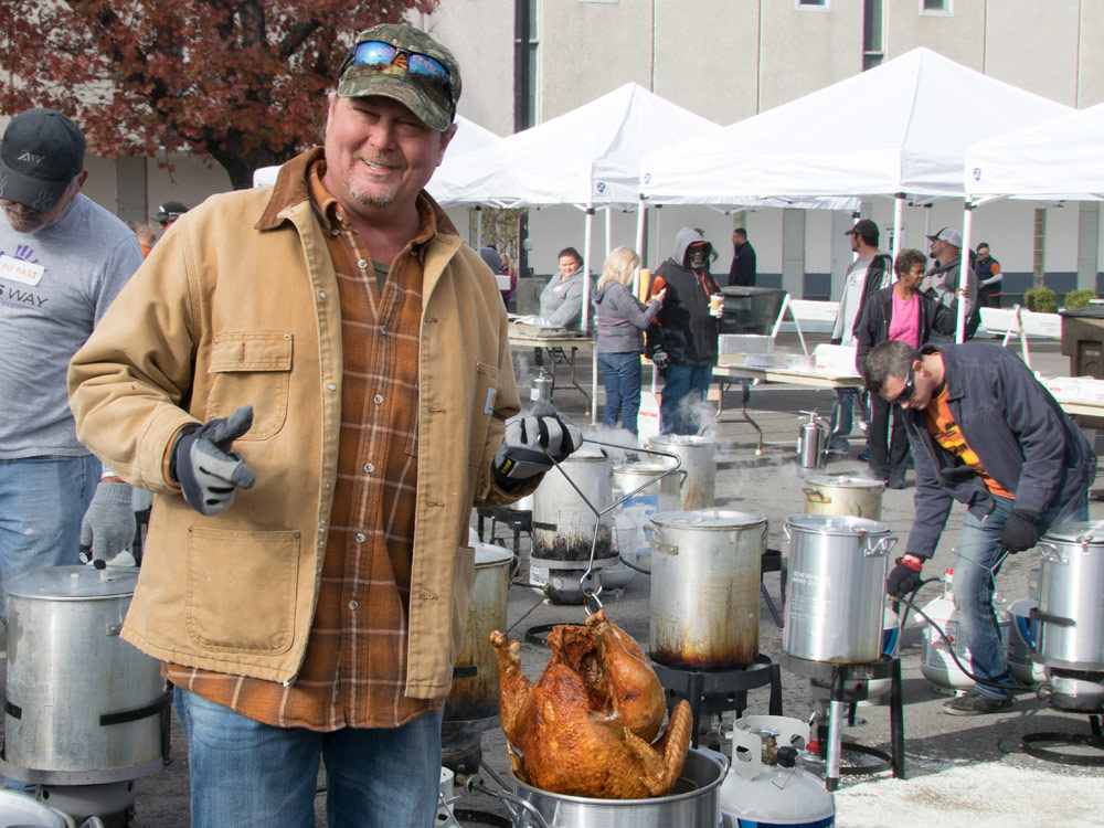 Tracy Lawrence Hosts 11th Annual Thanksgiving Turkey Fry to Feed Nashville’s Homeless [Photo Gallery] and Performs Tonight (Nov. 22) at Wildhorse Saloon