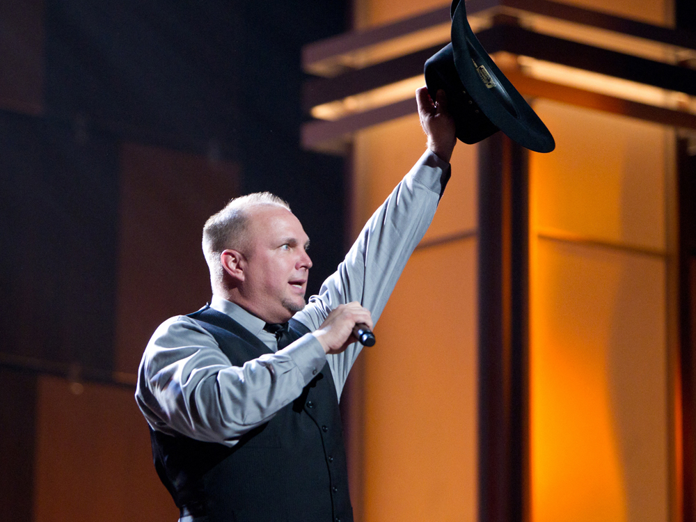 Garth Brooks Accomplishes a Feat of Garth-onian Proportions