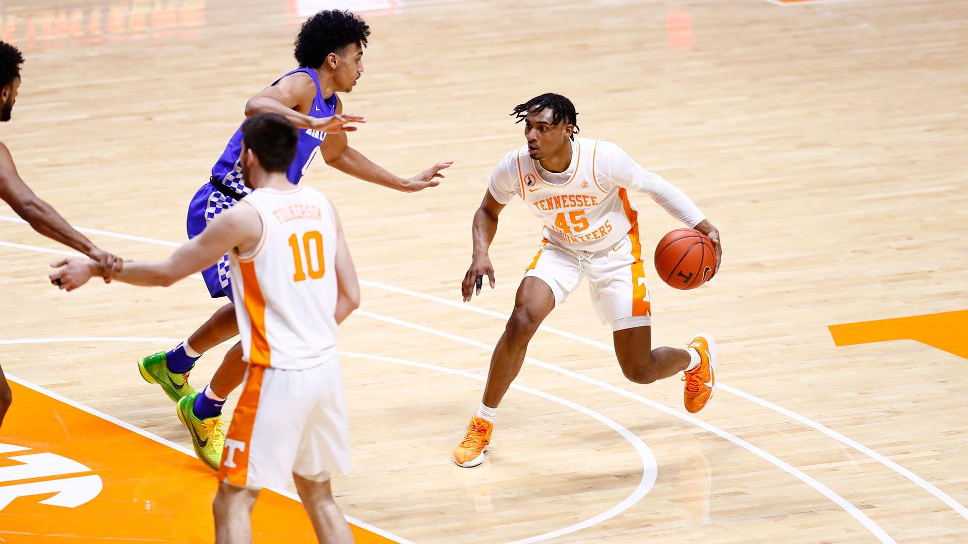 Vols Fall at Home to Kentucky, 70-55 Vols Fall at Home to Kentucky, 70-55