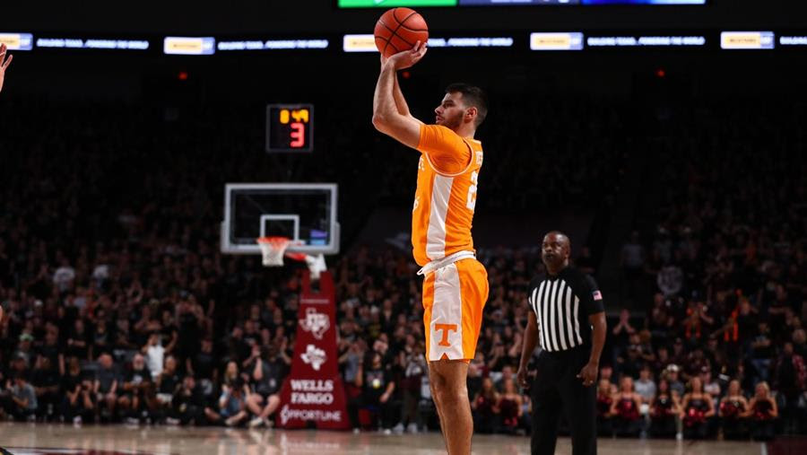 Highlights/Photos/Story: No. 11 Vols’ rally falls short, huge deficit at FT line, lead to loss at #25 Texas A&M, 68-63