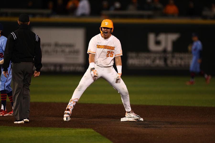 Stats/Story: Two-Out Offense Pushes #2/3 Vols Past Gonzaga, 8-2