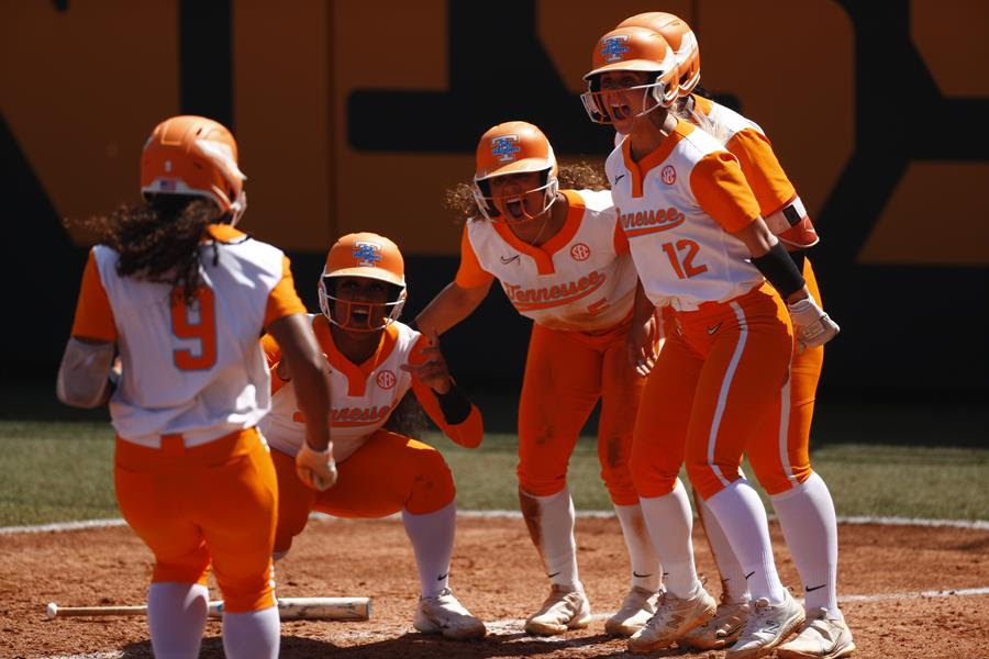 Photos/Stats/Story: #2/4 Lady Vols Softball Takes Series Against #13/16 Alabama