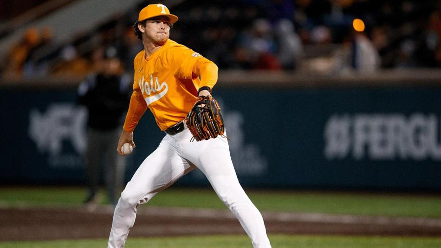 Photos/Stats/Story: #8/11 Vols struggle early on the mound, #2/3 Gators use long-ball to win 9-3