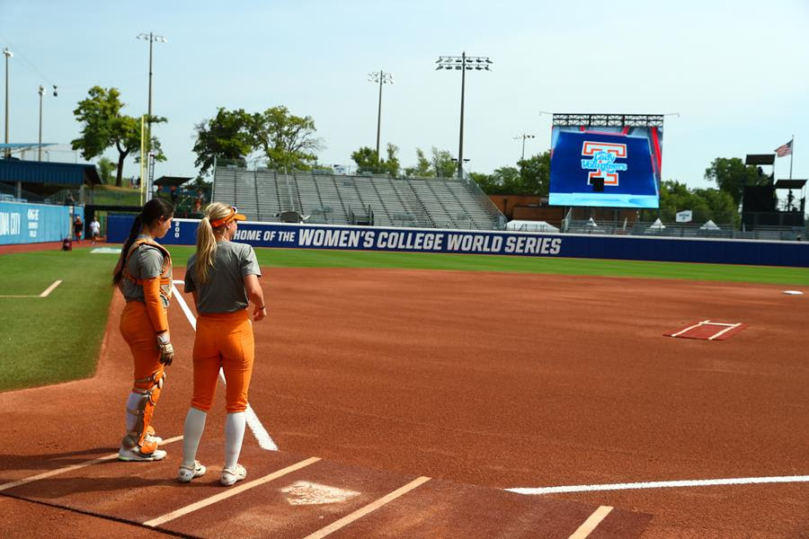 Softball Preview: #4 Tennessee Set to Open Women’s College World Series Thursday