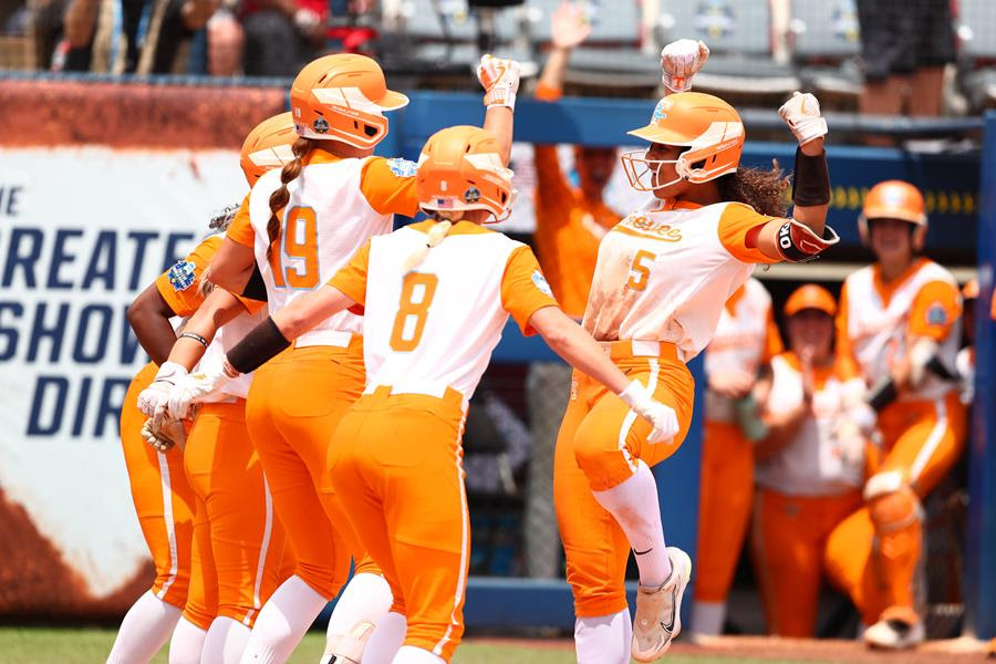 Photos/Postgame/Stats/Story: 4-seed Lady Vols steam roll 5-seed Crimson Tide in game one of the WCWS, 10-5