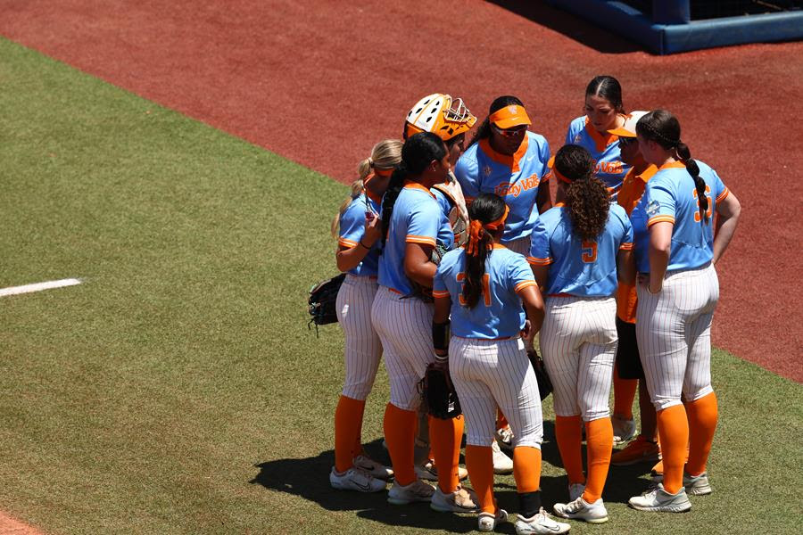 Stats/Story: 4-seed Lady Vols skip top two pitchers, blown out by 1-seed Oklahoma, 9-0, in WCWS