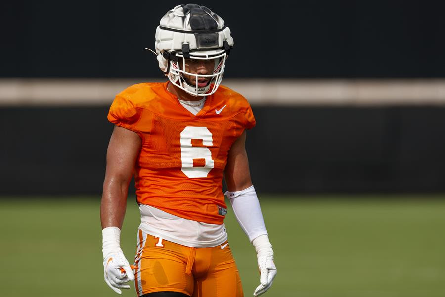 Quotes: Improved Tennessee Linebacker Room Looking to Lead Defense to the Next Level