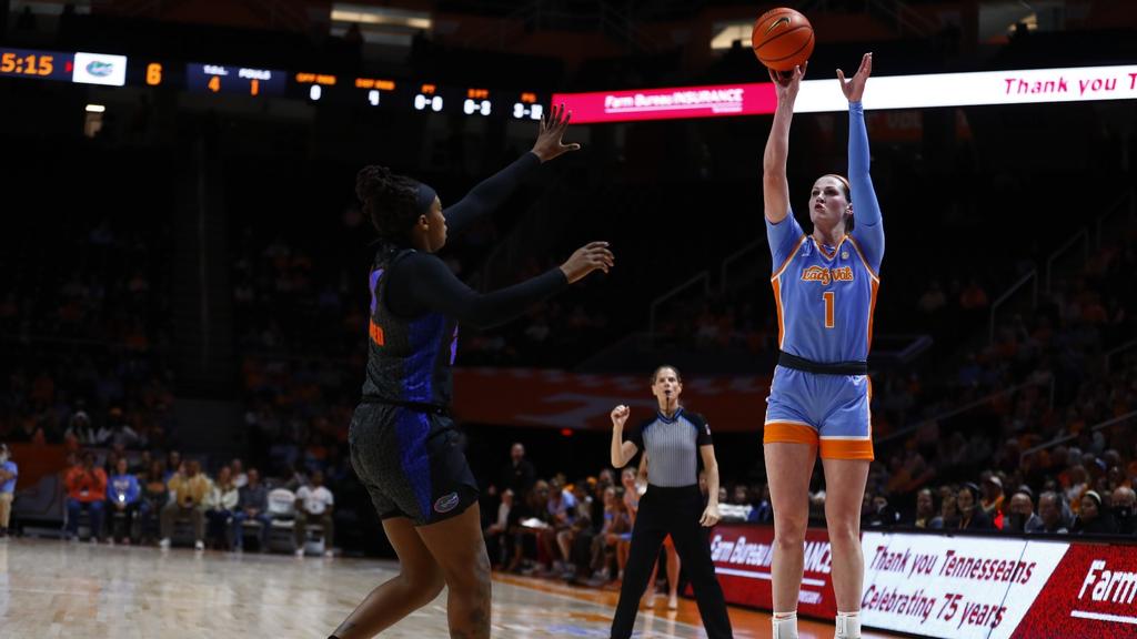 LADY VOLS FEND OFF GATORS, 88-81