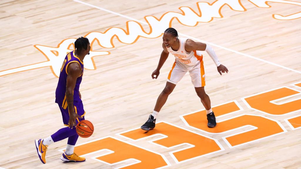 #6 VOLS RACE PAST LSU, 88-68