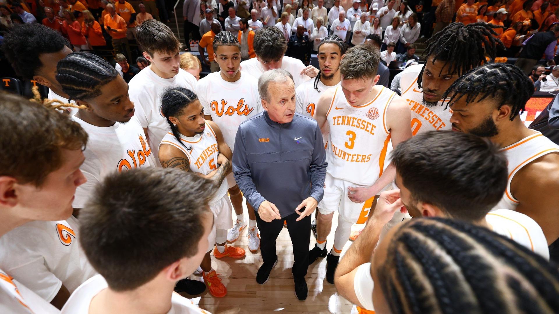 #5 Vols Take Down Texas A&M, 86-51, for Barnes’ 800th Win