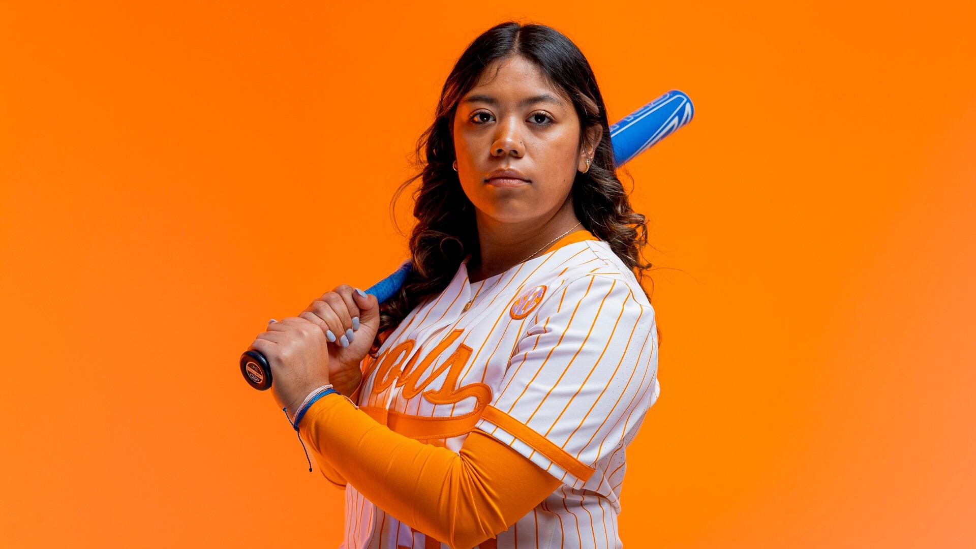 #5 Tennessee Splits Final Two Games at Mary Nutter Collegiate Classic