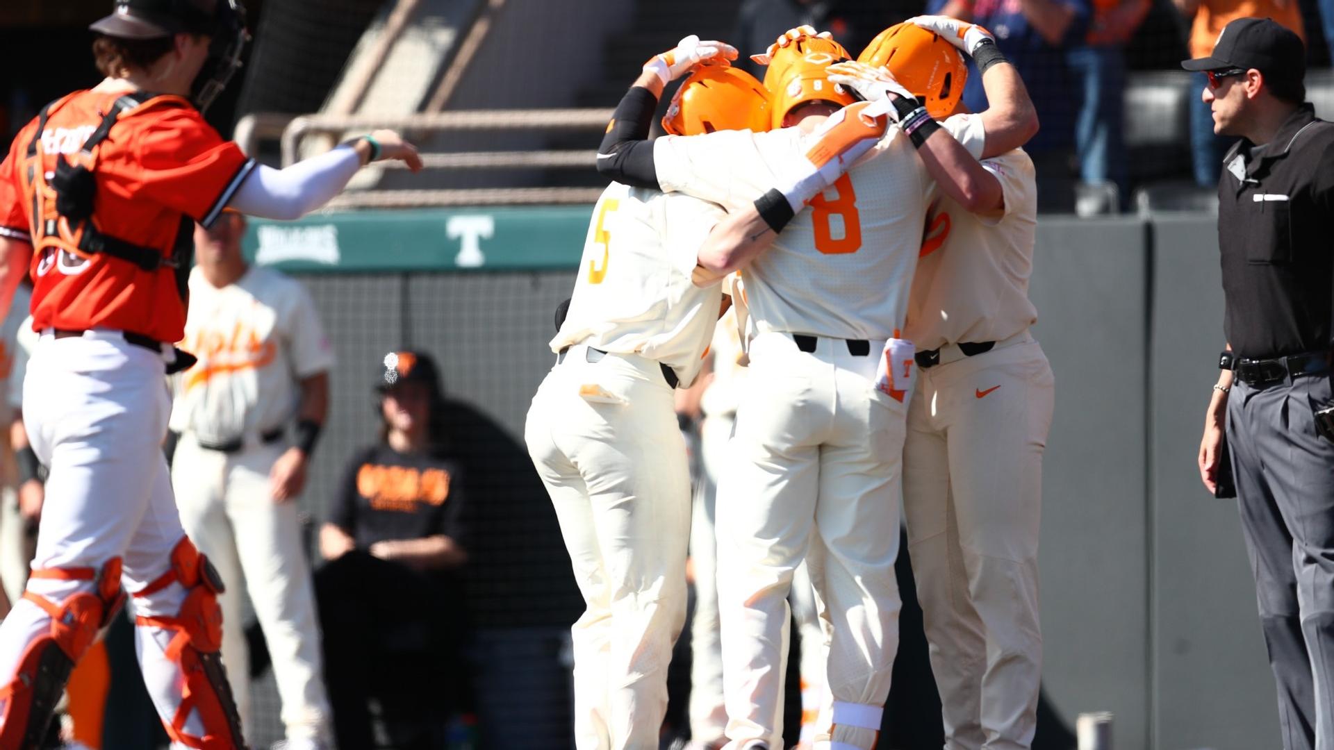 #7/8 Vols Extend Winning Streak to Double Digits with 16-6 Win Over BGSU