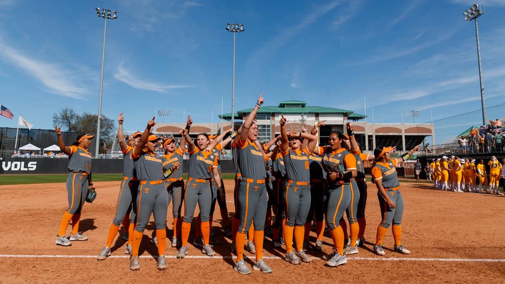 #8 Tennessee Wins 13th Straight, Claims Series Victory Over #11 Missouri