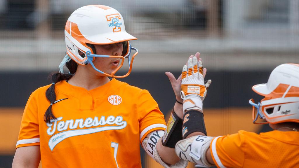 Late-Inning Surge Pushes #4 Lady Vols Past Auburn